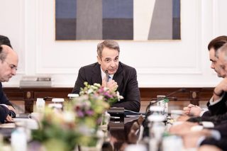 Δύο αφηγήματα για ένα φτωχότατο πιάτο